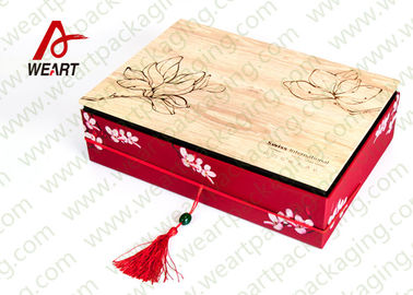 中国 特別なハンドルのクリスマスのボール紙のギフト用の箱、美しい団体のギフトの包装箱 代理店