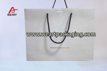 中国 贅沢なペーパー買い物袋、リボンのハンドルが付いているタイによって個人化されるギフト袋 工場