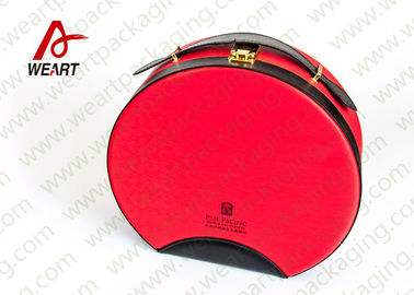 中国 カスタマイズされた赤い円形の構造のオルガナイザー箱、革ハンドルの化粧品の袋袋 サプライヤー